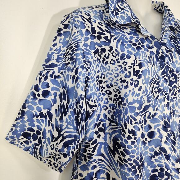 Chico's Shirt No Iron Women's Large Blue White Animal Print Short Sleeve Button - Picture 6 of 9